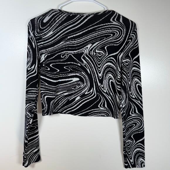 Zara Abstract Print Crop Top  Size L Black White Long Sleeve Keyhole Cutout Y2k - Picture 4 of 13